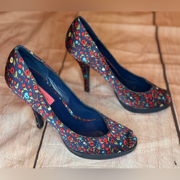 Betsy Johnson Rosy II Satin Shoes Pumps Size 8.5M Floral Navy D’orsat Heels - Picture 1 of 6